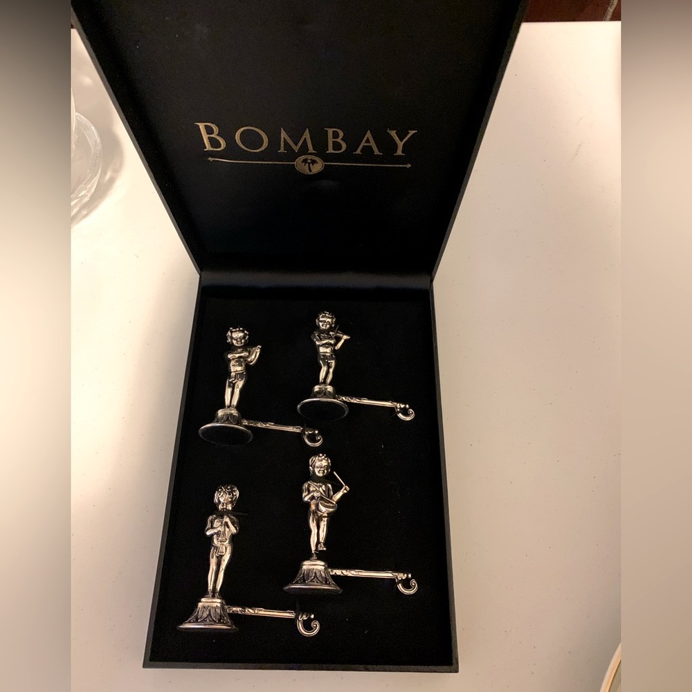 Set of 4 silver placeholders